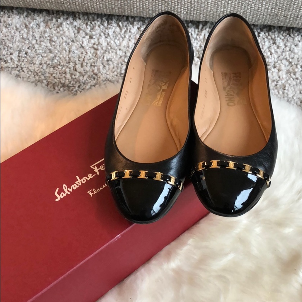 Salvatore Ferragamo black ballerinas US 6.5